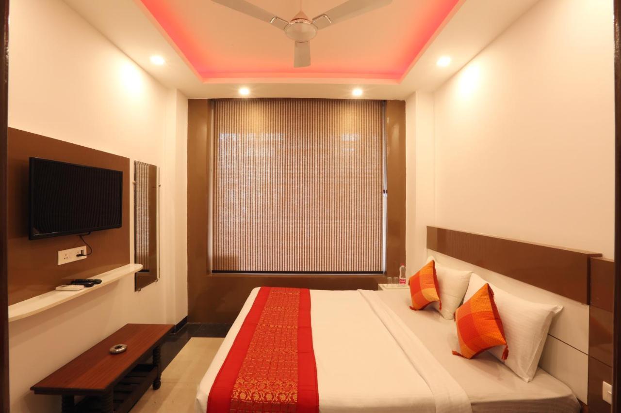 Hotel Sky Wood At Airport Nueva Delhi Exterior foto