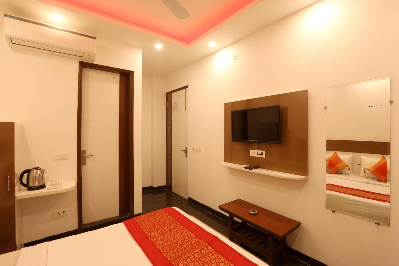 Hotel Sky Wood At Airport Nueva Delhi Exterior foto