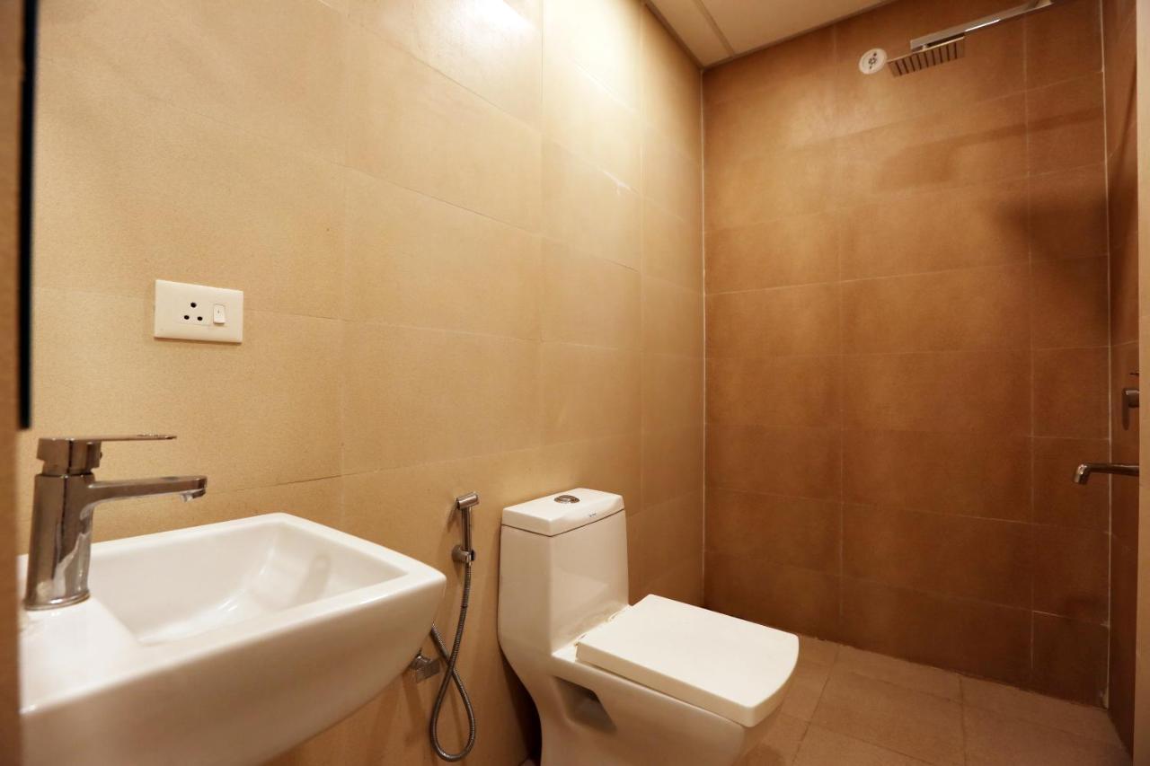 Hotel Sky Wood At Airport Nueva Delhi Exterior foto