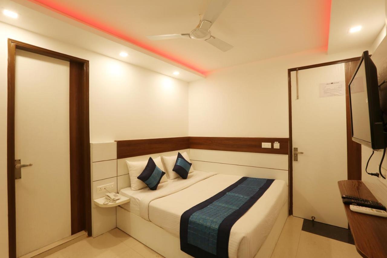 Hotel Sky Wood At Airport Nueva Delhi Exterior foto