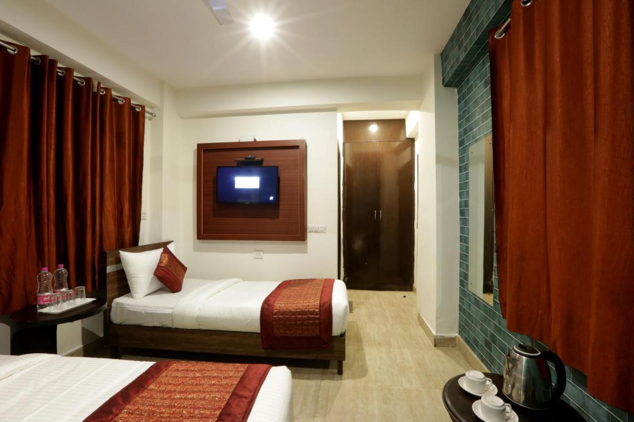 Hotel Sky Wood At Airport Nueva Delhi Exterior foto